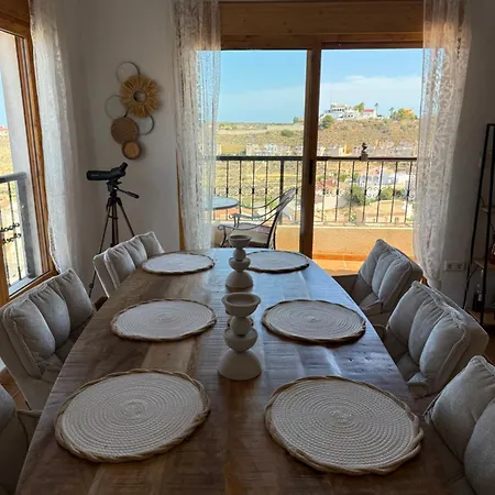 Charasteristic House With Stunning Views 公寓